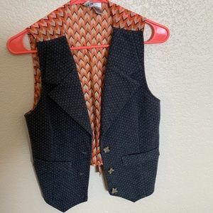 Buckle “BKE” Vest